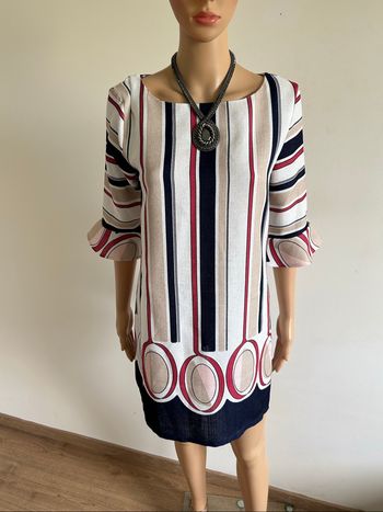 Robe imprimée à manches courtes Rinascimento taille M jamais portée