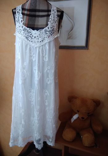 Robe blanche dentelle et broderie
