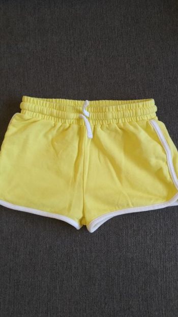 Short jaune