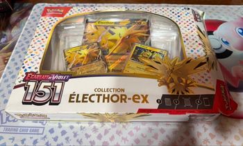Lot de 6 coffrets Pokémon avec les cartes promos et les gadgets mais sans les boosters