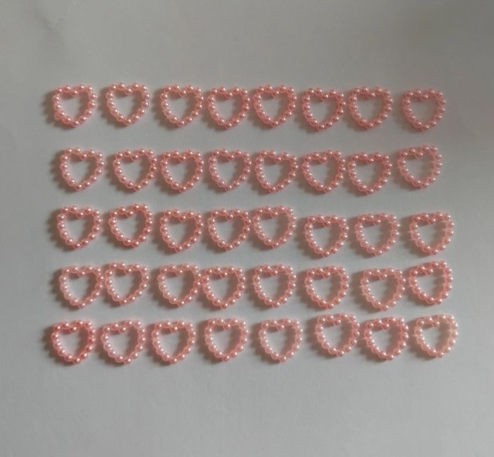 Lot de 40 petits cœurs rose en perle (Loisirs créatifs)