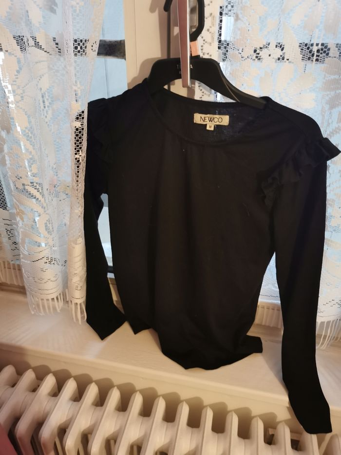 Polo manches longues fantaisie avec volant epaules noir T M