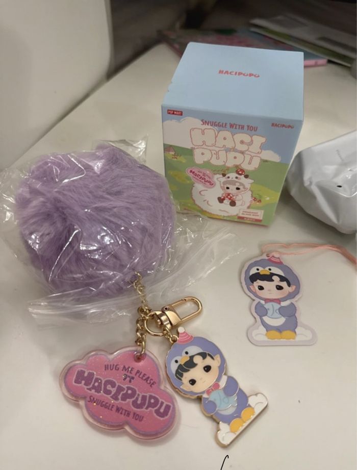 Hacipupu Snuggle with you - Quirky Penguin