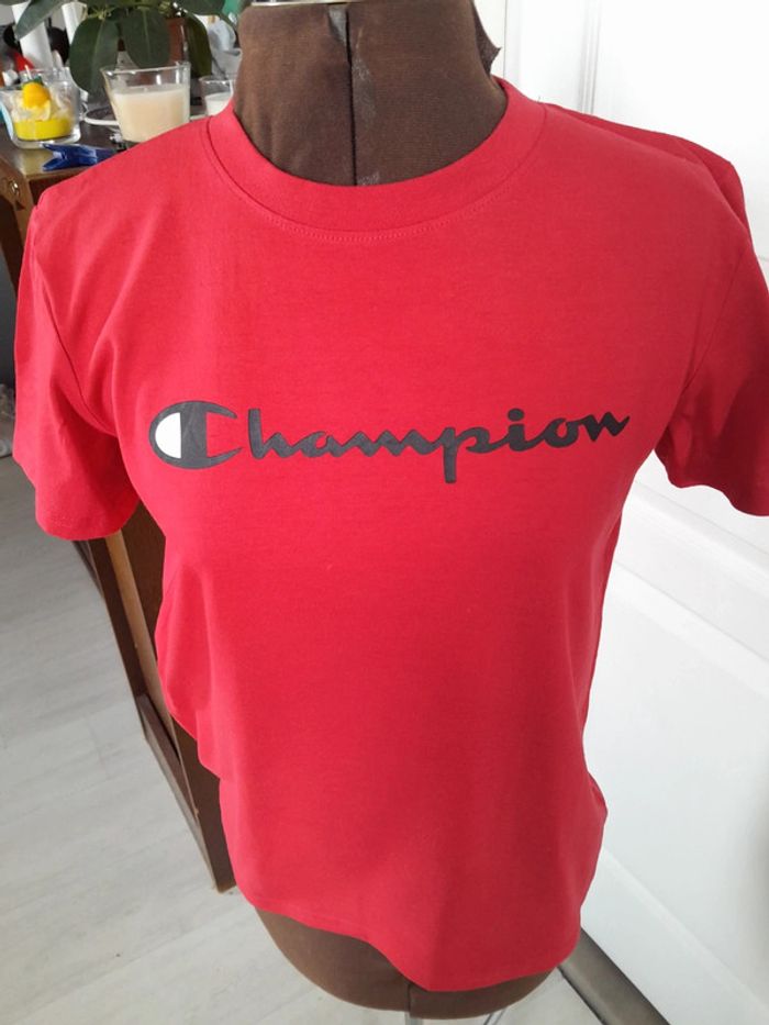 Très beau tee shirt champion avec broderie - photo numéro 3
