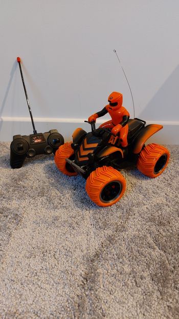 Quad téléguidé