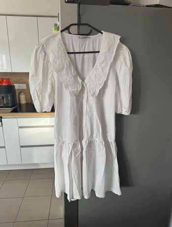 Robe col plastron brodé stradivarius