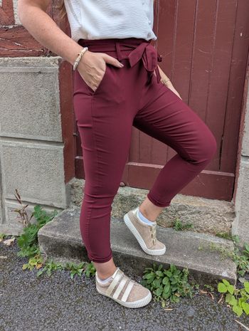 Pantalon Paperbag bordeaux stretch
Taille unique
