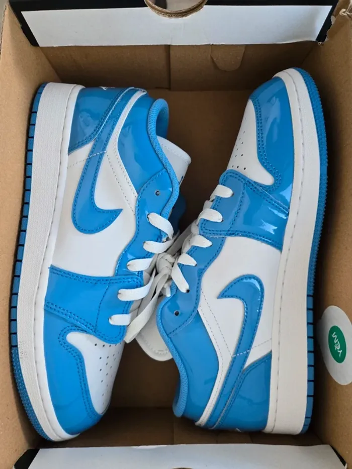 Nike air Jordan 1 low taille 40 neuves blanc bleu