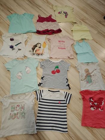 12 Tshirts + 3 débardeurs 5 ans