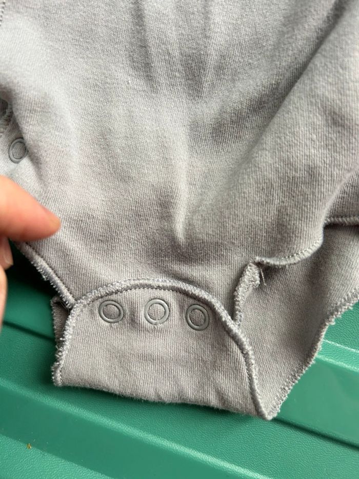 Lot de 5 bodys 1 mois fille et un petit bonnet rose - photo numéro 15