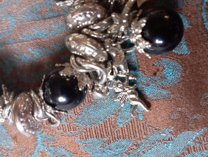 bracelet avec des breloques - photo numéro 4