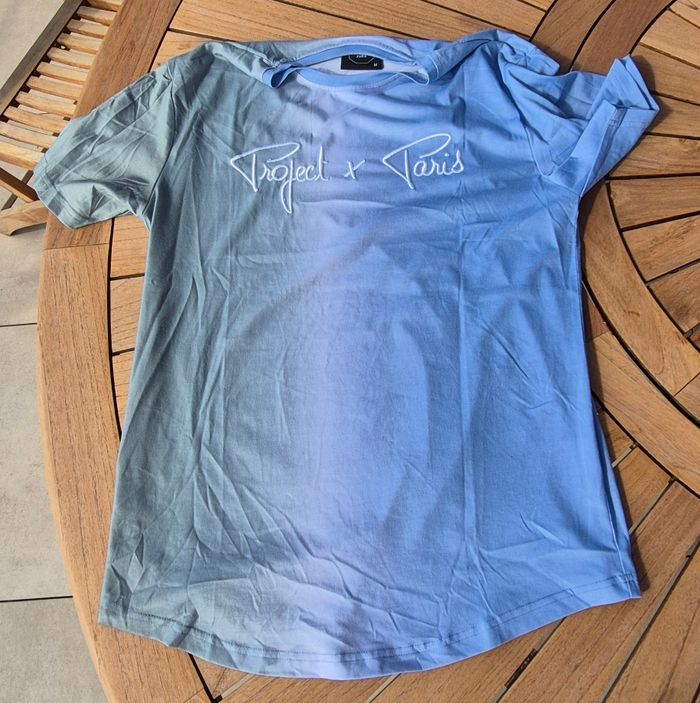 T-shirt bleu et kaki