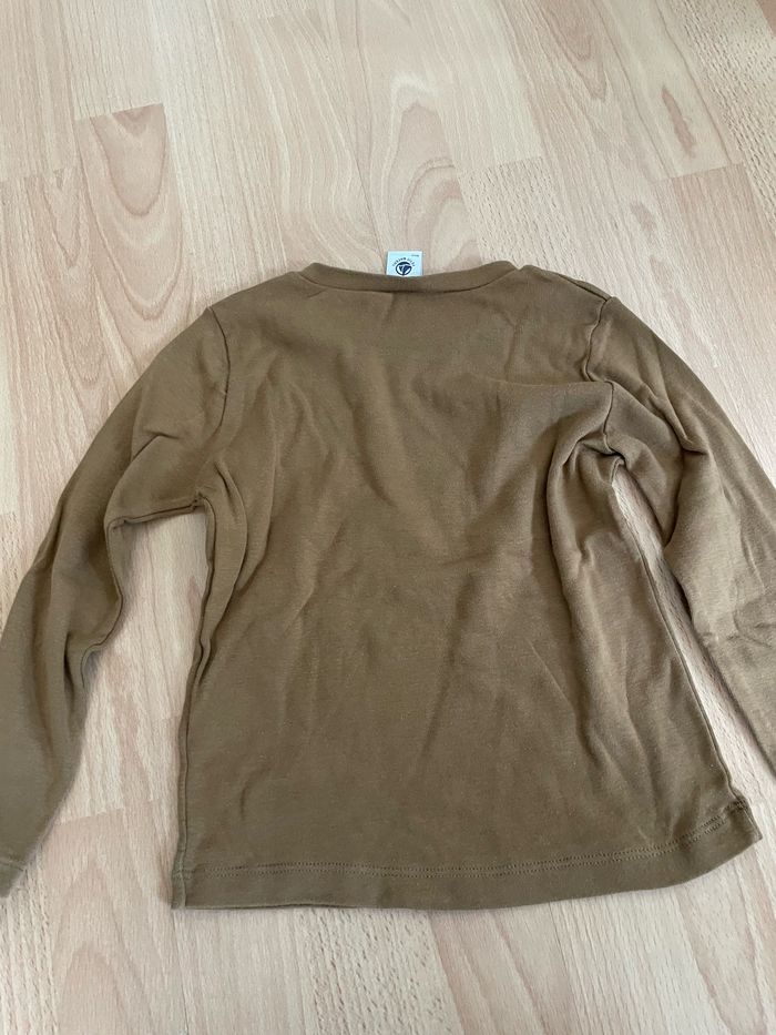 2 t-shirts Petit Bateau - photo numéro 4