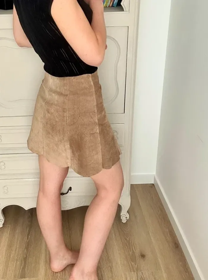 Superbe petit jupe marron Camel bas pétale Etam en cuir daim et boutons taille 36 , S , 1 - photo numéro 7