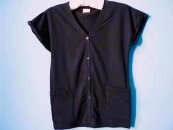 Gilet Fille Next 8 ans noir TBE col V, manches courtes