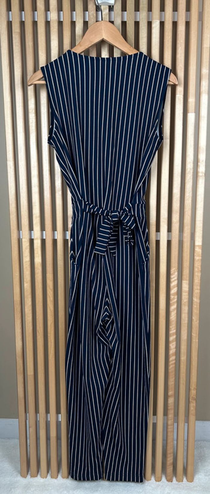 Un jumpsuit rayé élégant et chic - photo numéro 5