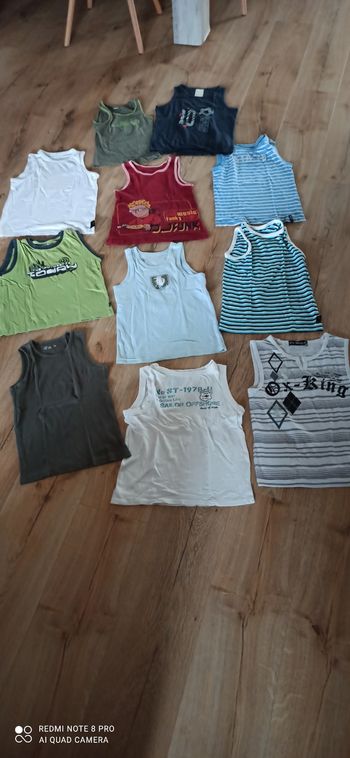 Lot de 11 débardeurs 8 ans