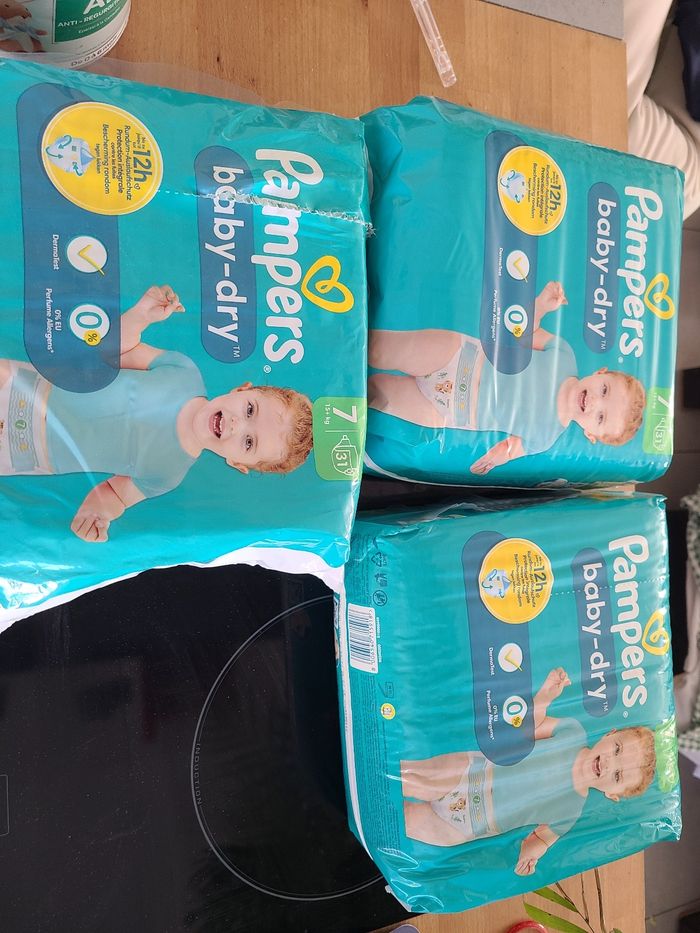 Lot  de couches Pampers baby dry taille 7