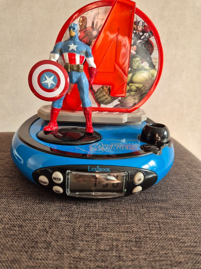 Radio réveil alarme projection avenger capitaine america - photo numéro 2