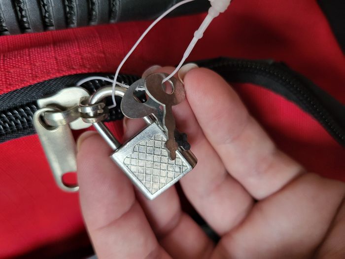 Valise sac a dos rouge et noire - photo numéro 6