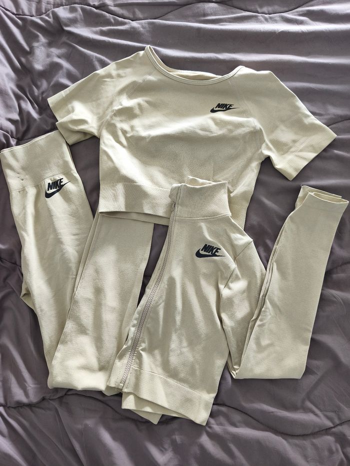 Ensemble nike