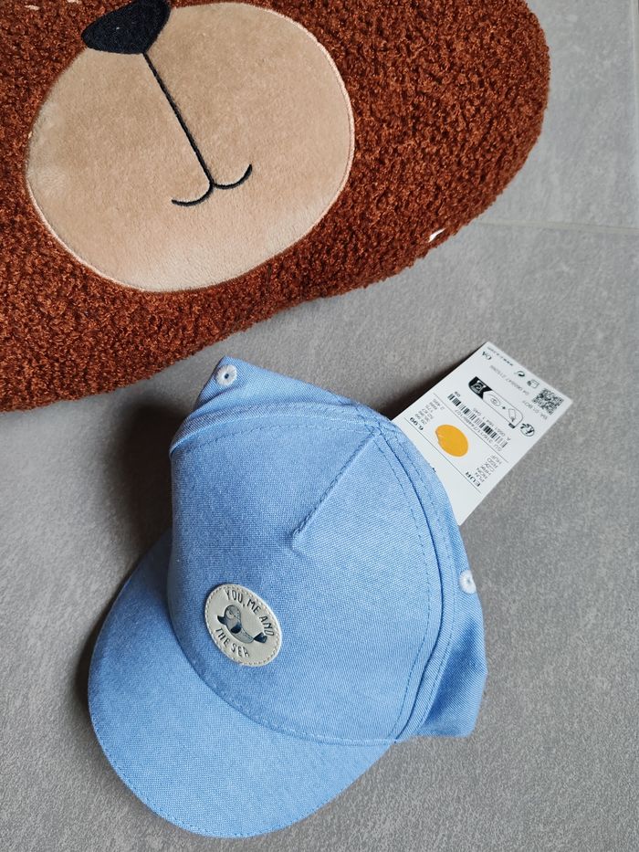 Casquette neuve C&A 6/9m