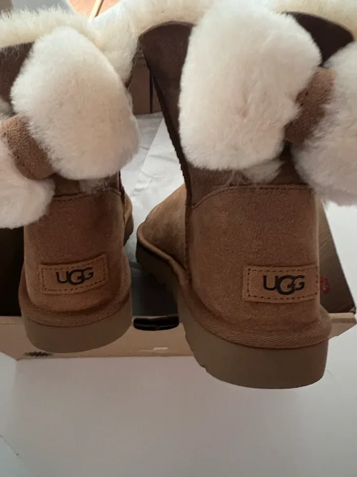 Ugg fuzzy bow - photo numéro 2