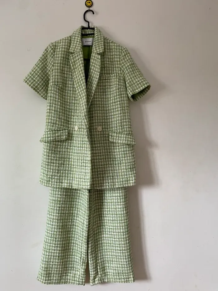 Ensemble tailleur Vichy pantalon + veste blazer tweed stradivarius à jambes large taille S - photo numéro 4