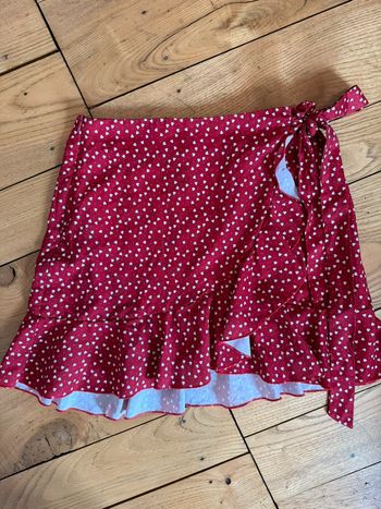 Jupe rouge en très bon état taille M SHEIN