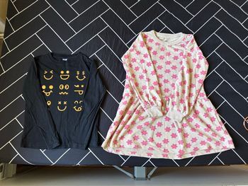 Lot fille – Robe sweat à fleurs + t-shirt manches longues emojis