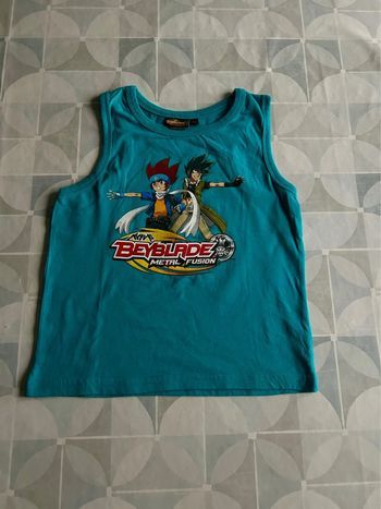 T shirt garçon - 8 ans - Beyblade - en très bon état