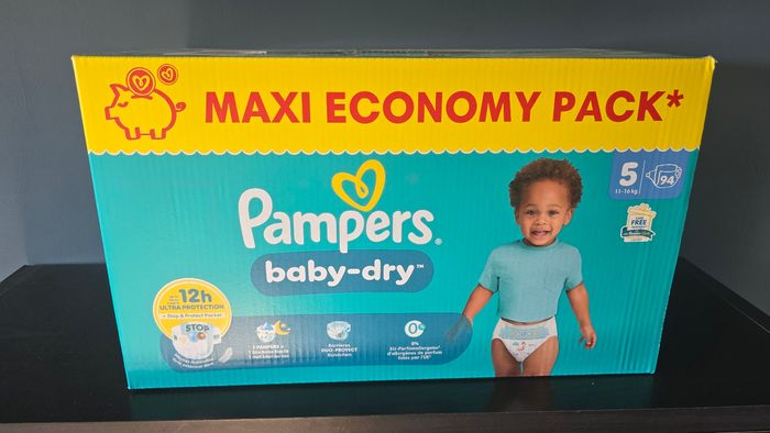 Pampers baby dry  T5 - 94 couches - Neuves
