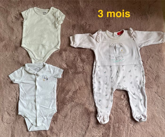 Lot bodies + pyjama fille 3 mois