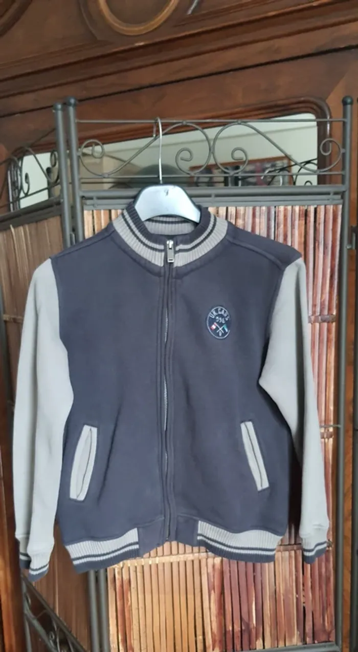 Gilet enfant "Okaidi" 8 ans