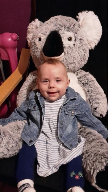 Vends te fout pour filles de 0 à 4 ans jouets vêtements chaise haute lit etc