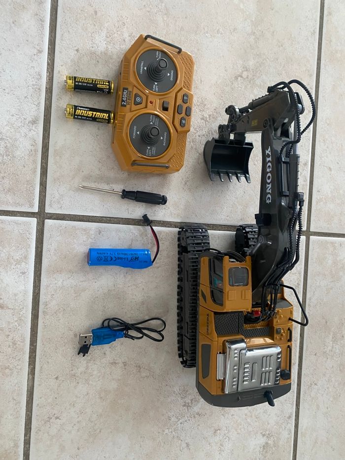 Pelleteuse telecommande avance recule tourne pivote bras articulé - photo numéro 5