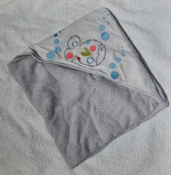 Cape de bain bébé