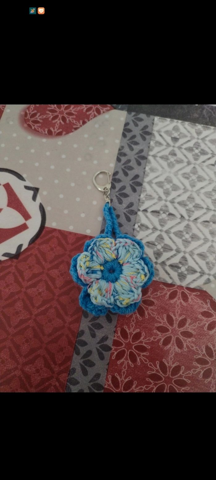 Vend porte clé en forme de fleur - photo numéro 2