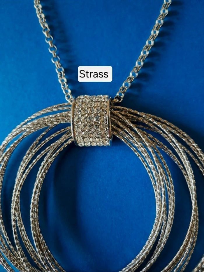 Collier long NEUF avec chaîne et médaillon argentés - photo numéro 3