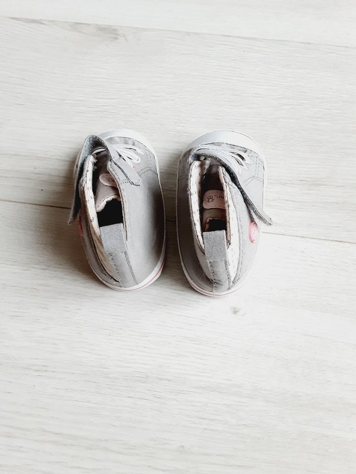 Chaussures chaussons bébé fille type baskets souples gris Obaïbi 6 - 12 mois Neufs - photo numéro 4