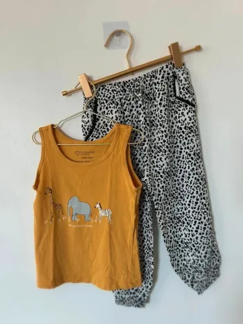 Ensemble safari Primark taille 98cm état neuf