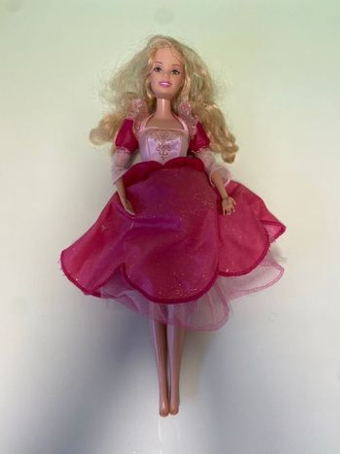 Barbie ballerine les 12 princesses bon état vendu avec piles