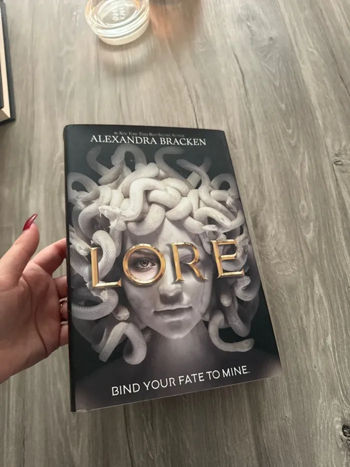 Alexandra Bracken - Lore