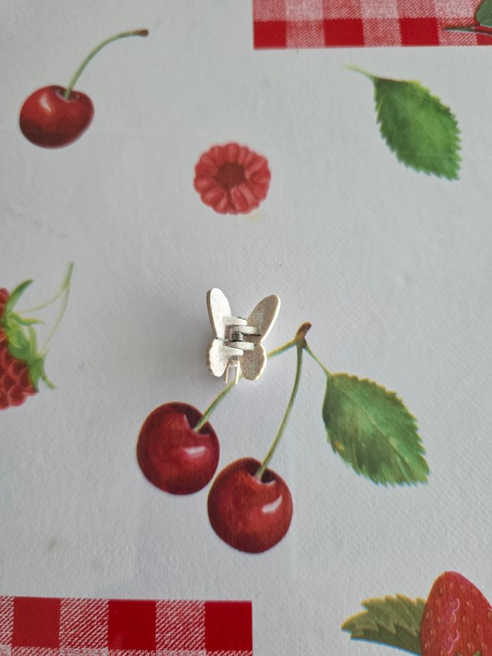 PINCE À CHEVEUX FILLE 👧 MOTIFS PAPILLON 🦋 PAILLETTES BLANC - photo numéro 3