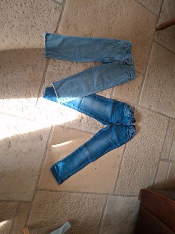 Lot de 2 pantacourts en jean environ 10 an