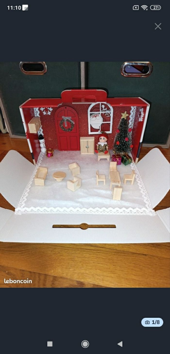 Valise maison miniature bébé lutin de Noël