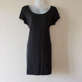 Robe noire moulante et élégante