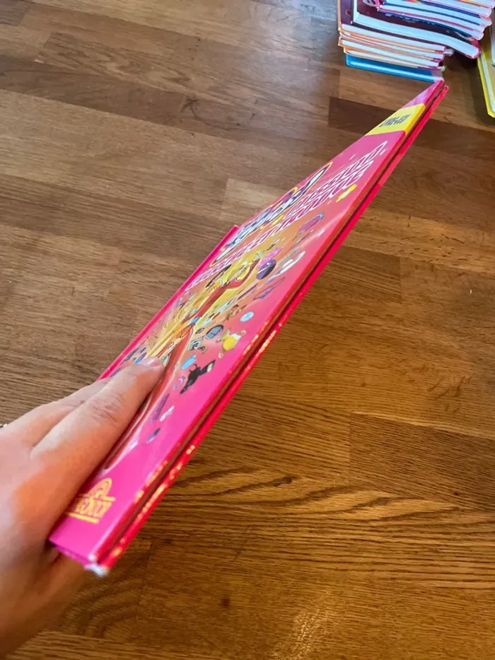 Livre Totally Spies ! Mission Cherche et trouve - photo numéro 4