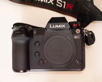 Kit Panasonic Lumix S1R