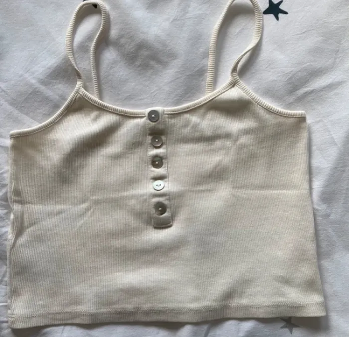 Très joli top court || taille S || idéal pour l’été || en super bon état || only